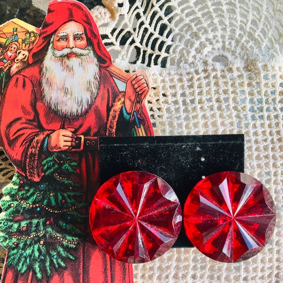 Vintage Christmas Red Acrylic Pinwheel Earrings - Picture 5 of 6